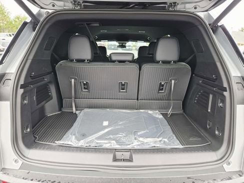 New 2026 Chevrolet Traverse LT w/ LPO, Floor Liner Package image 11
