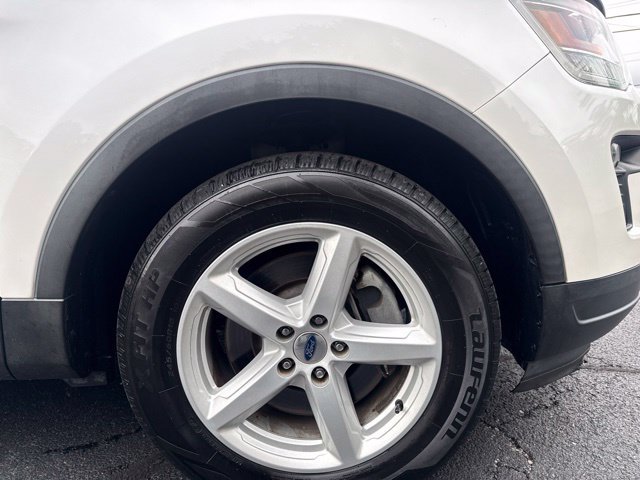 Used 2019 Ford Explorer XLT w/ Equipment Group 202A FWD image 9