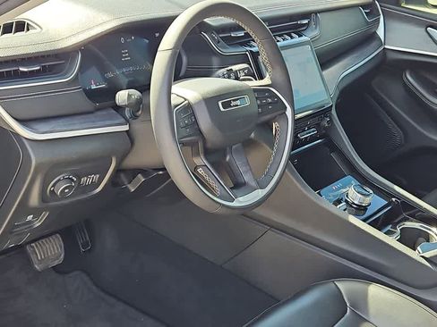 Used 2023 Jeep Grand Cherokee L Limited w/ Black Appearance Package image 10