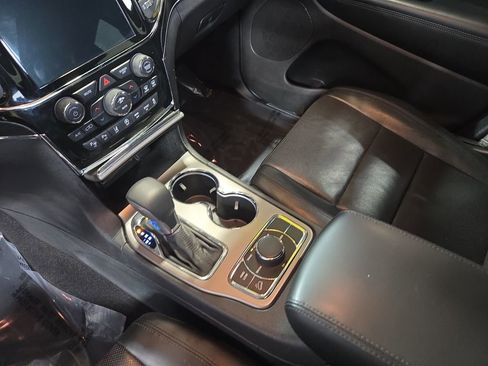 Used 2019 Jeep Grand Cherokee Limited w/ Luxury Group II image 29