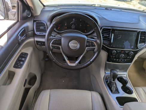 Used 2020 Jeep Grand Cherokee Overland image 16
