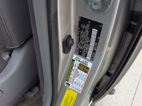 Used 2009 Toyota Sienna XLE image 39