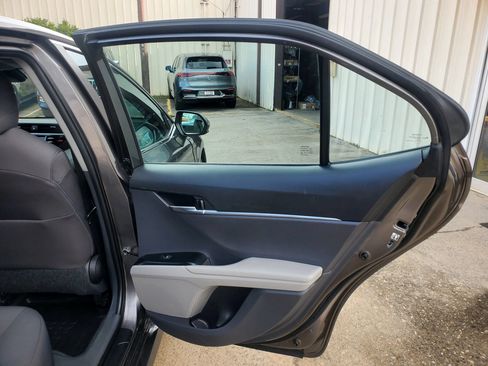 Used 2019 Toyota Camry LE FWD image 24