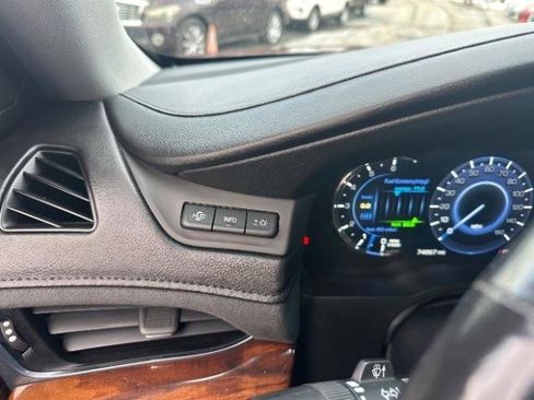Used 2017 Cadillac Escalade Luxury image 23