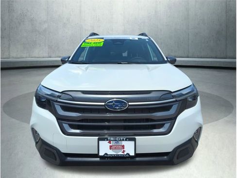 Certified 2025 Subaru Forester Limited AWD/4WD image 11