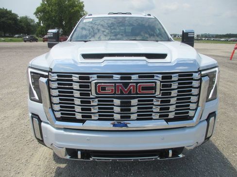 New 2026 GMC Sierra 2500 Denali w/ Denali Reserve Package AWD/4WD image 12
