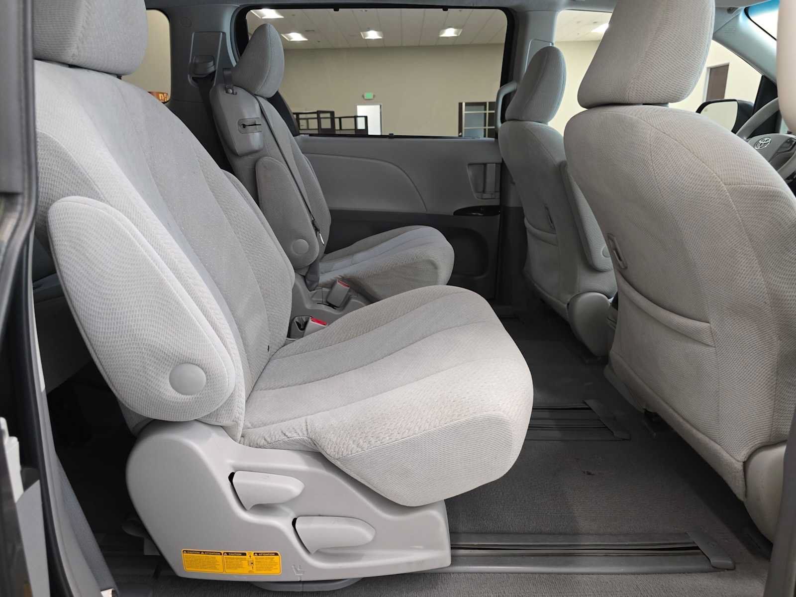 Used 2011 Toyota Sienna LE w/ Towing Pkg FWD image 24