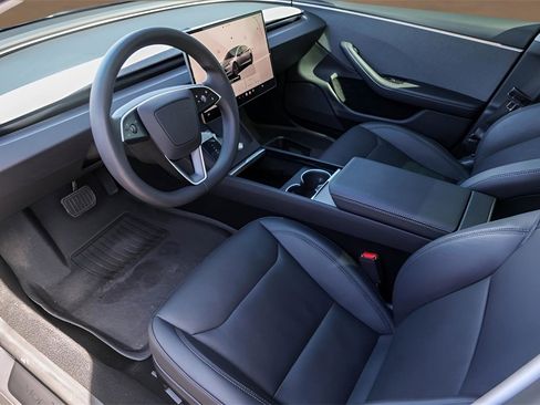 Used 2024 Tesla Model 3 Standard Range image 10