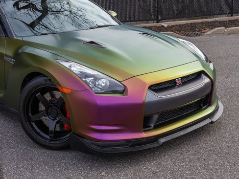 Used 2010 Nissan GT-R Premium image 12