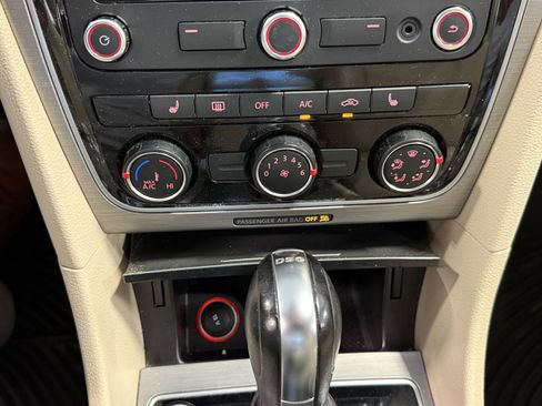 Used 2014 Volkswagen Passat TDI SE FWD image 13