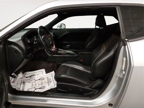 Used 2022 Dodge Challenger SXT w/ Plus Package image 9