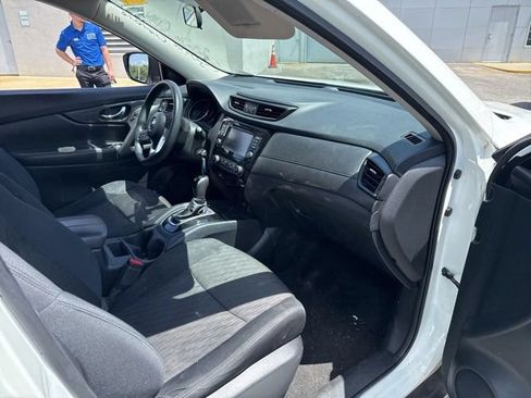 Used 2018 Nissan Rogue S FWD image 11