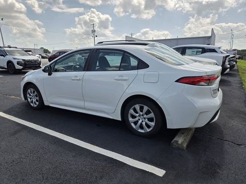 Used 2020 Toyota Corolla LE FWD image 3