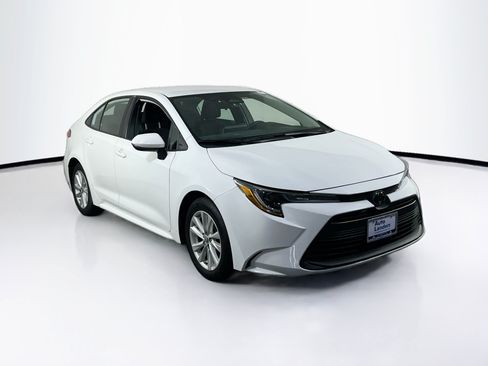 Used 2024 Toyota Corolla LE FWD image 3