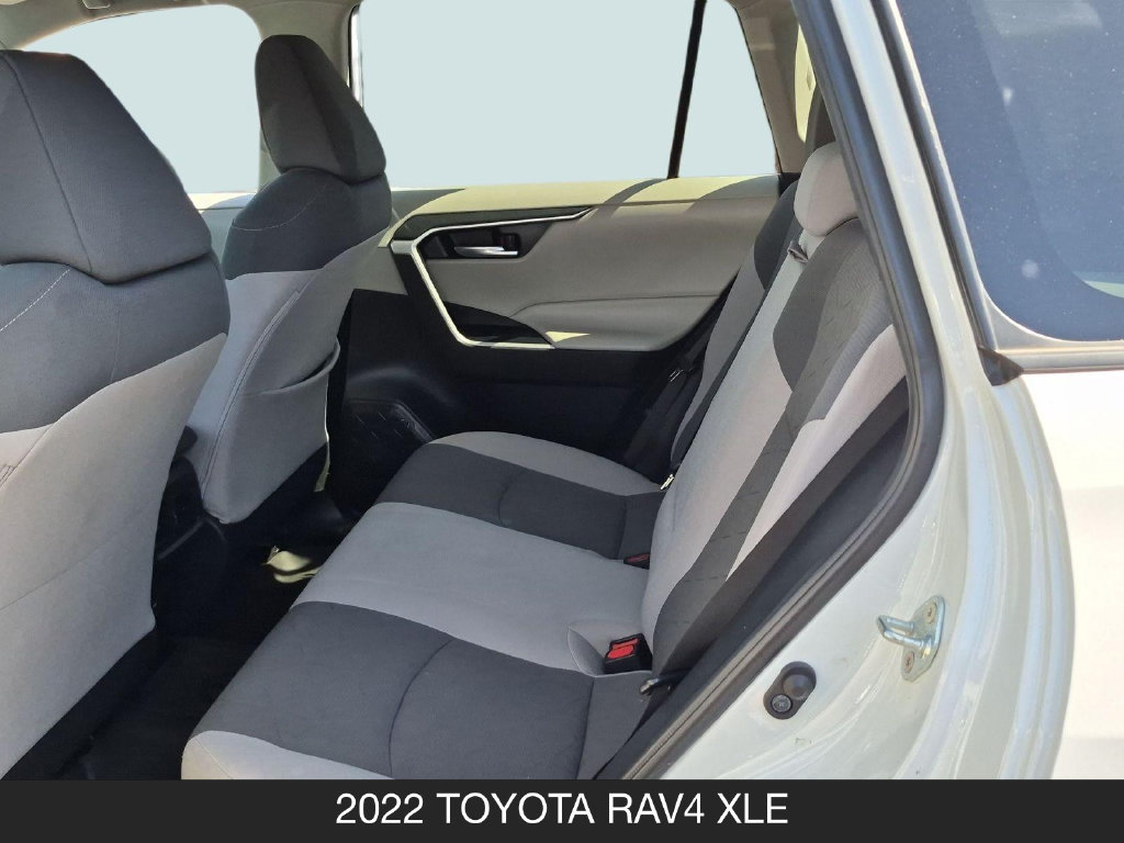 Used 2022 Toyota RAV4 XLE AWD/4WD image 16