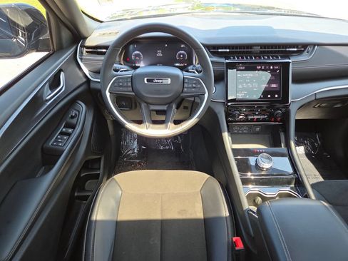 Used 2023 Jeep Grand Cherokee Altitude RWD image 26