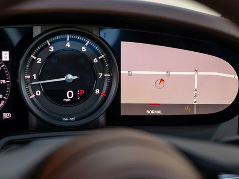 Used 2020 Porsche 911 Carrera 4S w/ Sport Package image 22