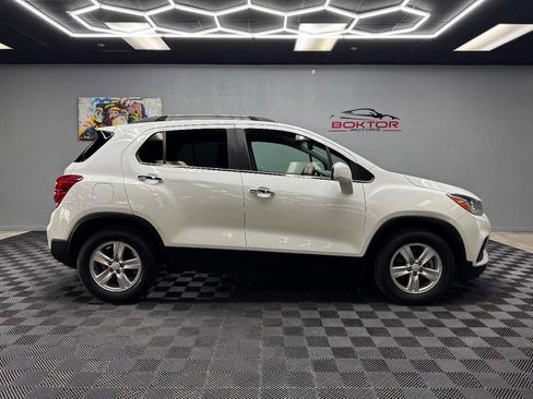Used 2019 Chevrolet Trax LT w/ LT Convenience Package image 15