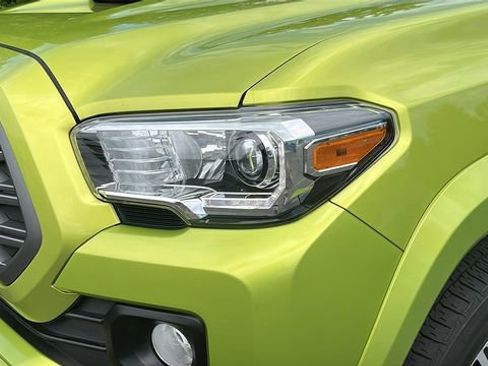 Certified 2023 Toyota Tacoma TRD Sport AWD/4WD image 6