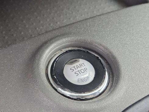 Used 2021 Nissan Frontier SV w/ Midnight Edition Floor Mats AWD/4WD image 23