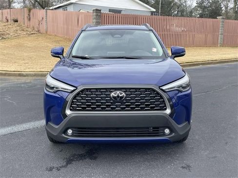 Used 2024 Toyota Corolla Cross XLE image 2