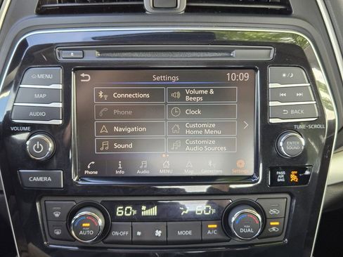 Used 2023 Nissan Maxima SV w/ Floor Mat Group FWD image 11