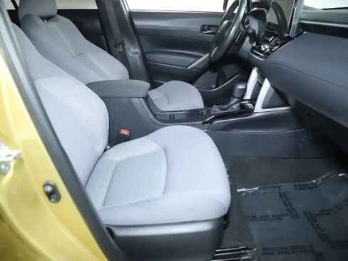 Used 2023 Toyota Corolla Cross SE image 33