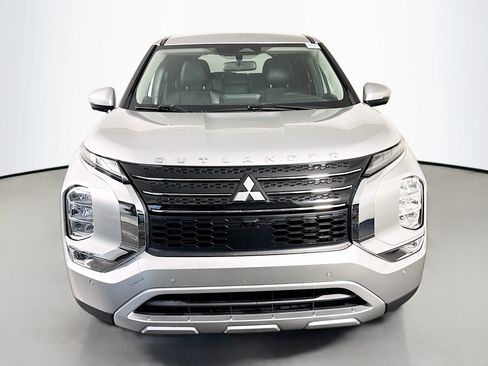 Used 2023 Mitsubishi Outlander SE FWD image 2