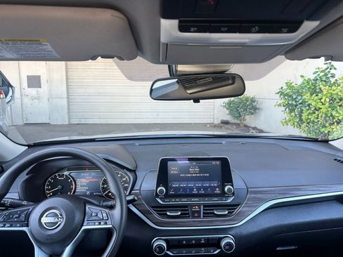 Used 2025 Nissan Altima 2.5 SV image 33