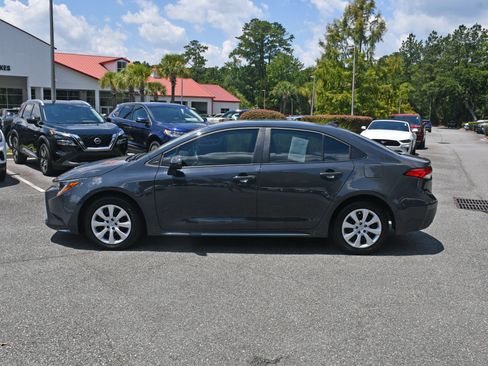 Used 2024 Toyota Corolla LE FWD image 2