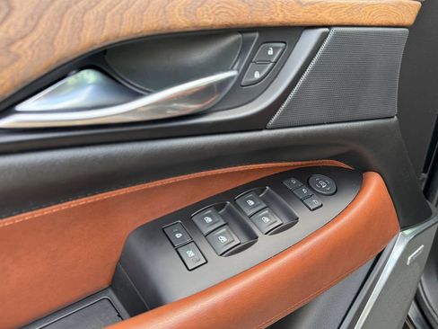 Used 2019 Cadillac Escalade Premium Luxury AWD/4WD image 17