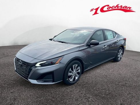 Used 2024 Nissan Altima 2.5 S FWD image 3