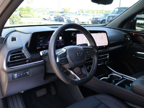 Used 2026 Chevrolet Traverse Z71 w/ Driver Confidence Package AWD/4WD image 19