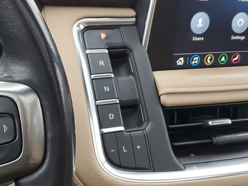 Used 2021 Chevrolet Suburban Premier w/ Premium Package image 19