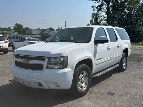 Used 2013 Chevrolet Suburban LT w/ Luxury Package image 2