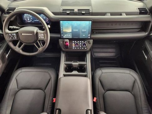New 2026 Land Rover Defender 130 X-Dynamic SE image 4