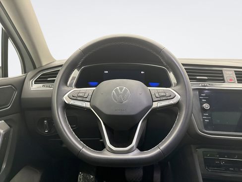Used 2022 Volkswagen Tiguan SE image 12