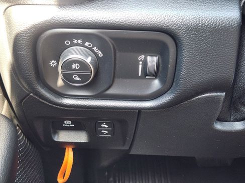 Used 2021 RAM 1500 Lone Star AWD/4WD image 18