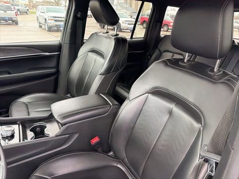 Used 2024 Jeep Grand Cherokee Limited AWD/4WD image 10
