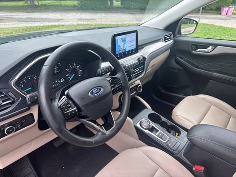 Certified 2022 Ford Escape SEL AWD/4WD image 18