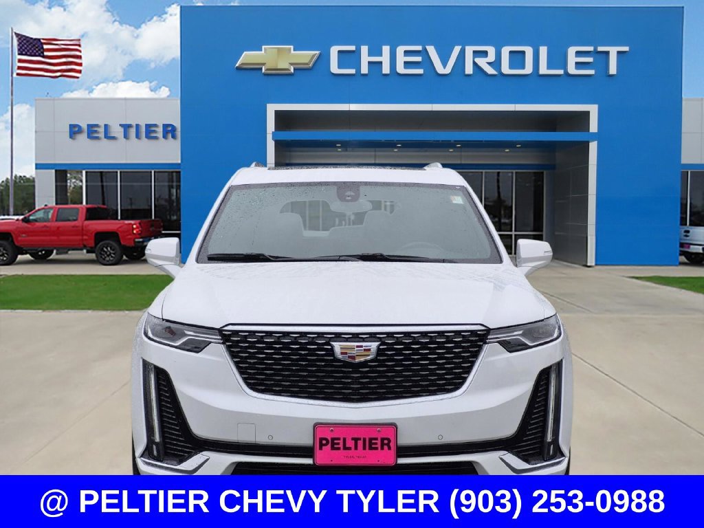 Used 2023 Cadillac XT6 Luxury FWD image 2