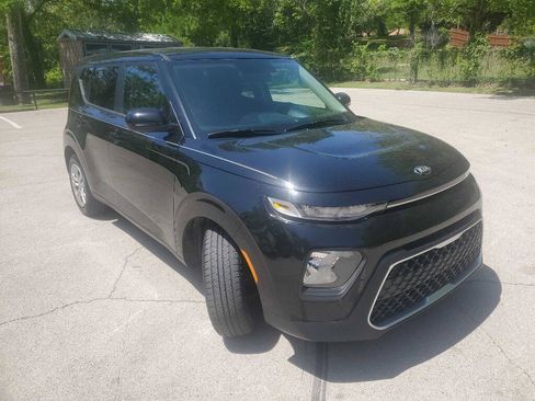 Used 2021 Kia Soul LX FWD image 2
