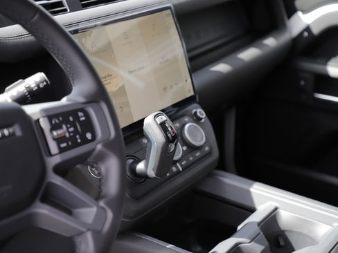 New 2026 Land Rover Defender 110 X-Dynamic SE AWD/4WD image 22