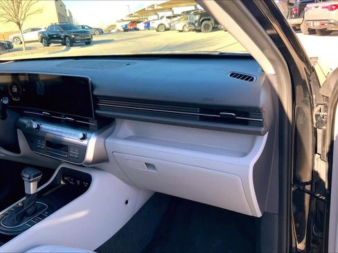 Certified 2025 Hyundai Kona SEL image 18