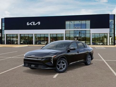 New 2025 Kia K4 LXS image 1