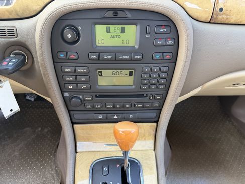 Used 2006 Jaguar S-TYPE 3.0 image 25