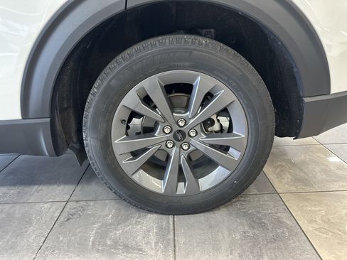 Used 2023 Ford Explorer XLT w/ Equipment Group 202A image 5