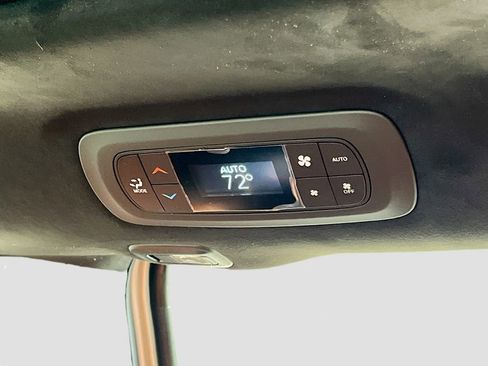 New 2026 Chrysler Pacifica Pinnacle image 27