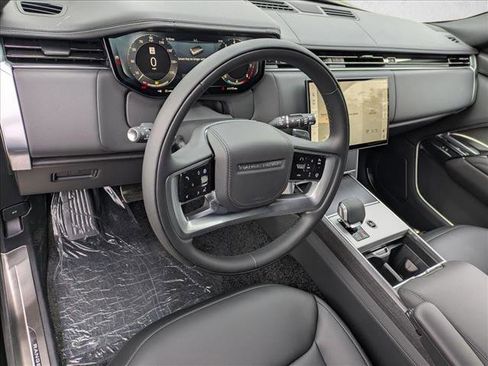 New 2025 Land Rover Range Rover SE image 3