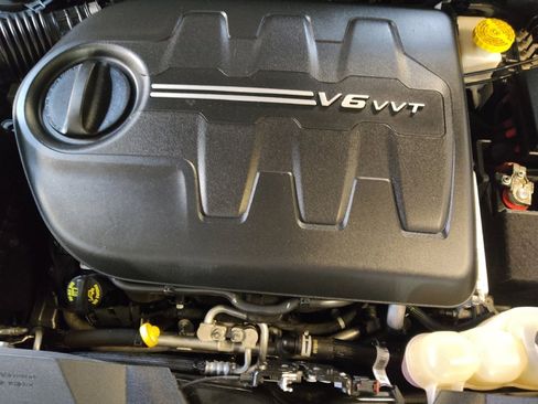 Used 2019 Jeep Cherokee Limited image 30